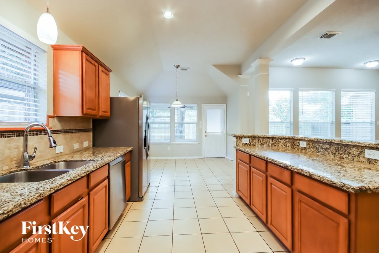 31223 Rainwood Park Ln - Photo 7 of 15