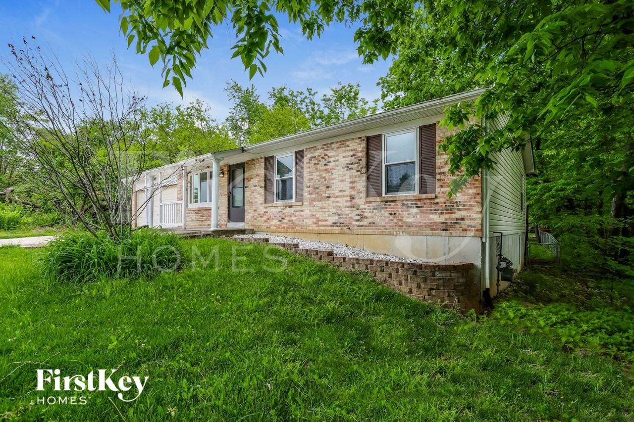 307 W Sunny Hill Blvd - Photo 2 of 15