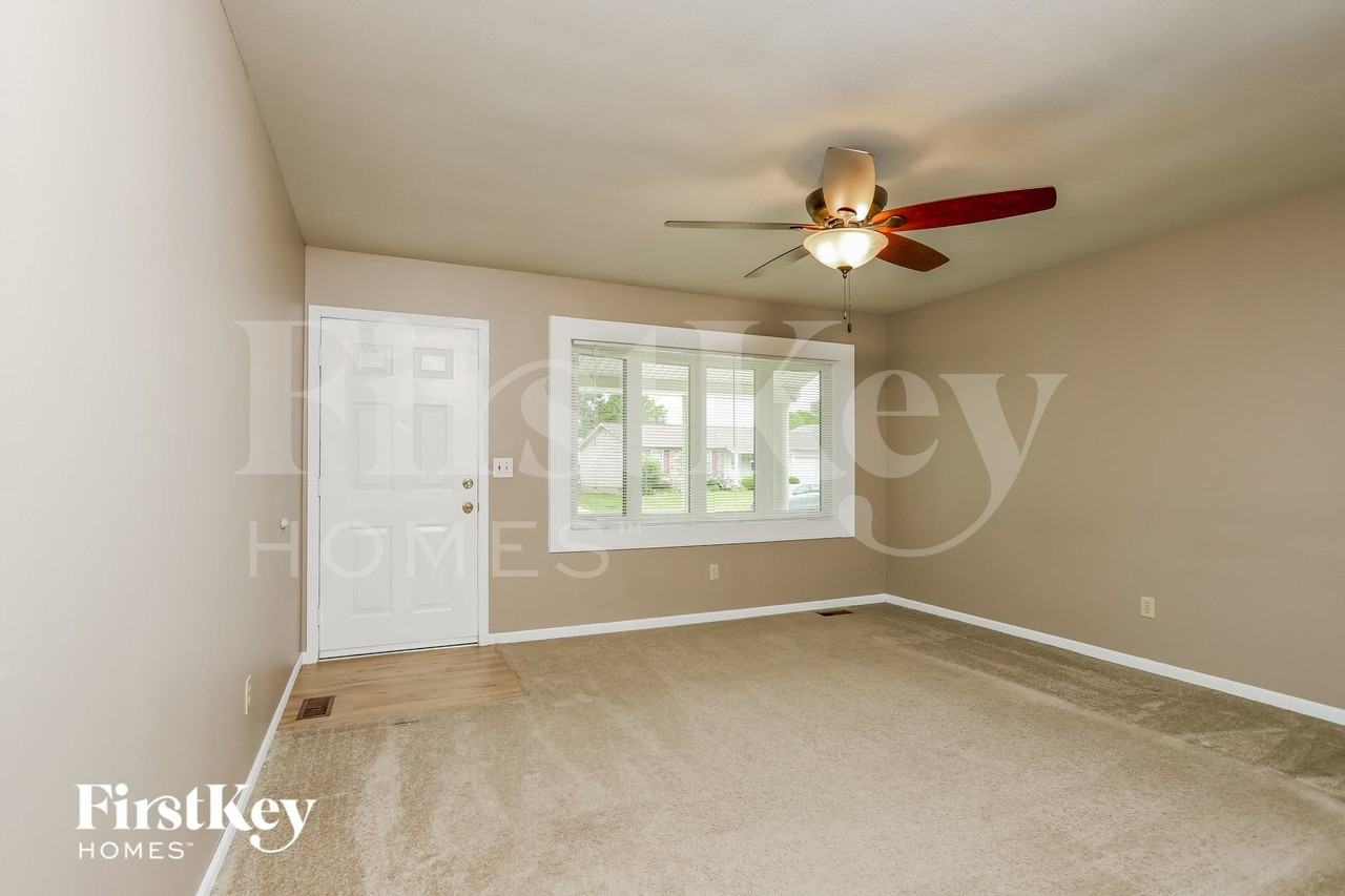 307 W Sunny Hill Blvd - Photo 3 of 15