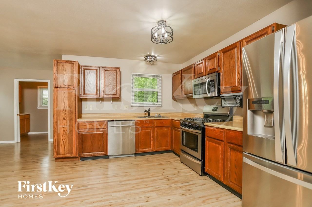 307 W Sunny Hill Blvd - Photo 5 of 15