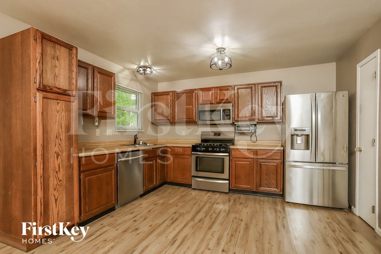 307 W Sunny Hill Blvd - Photo 6 of 15