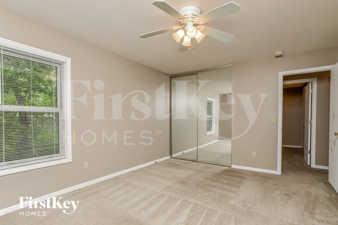 307 W Sunny Hill Blvd - Photo 7 of 15
