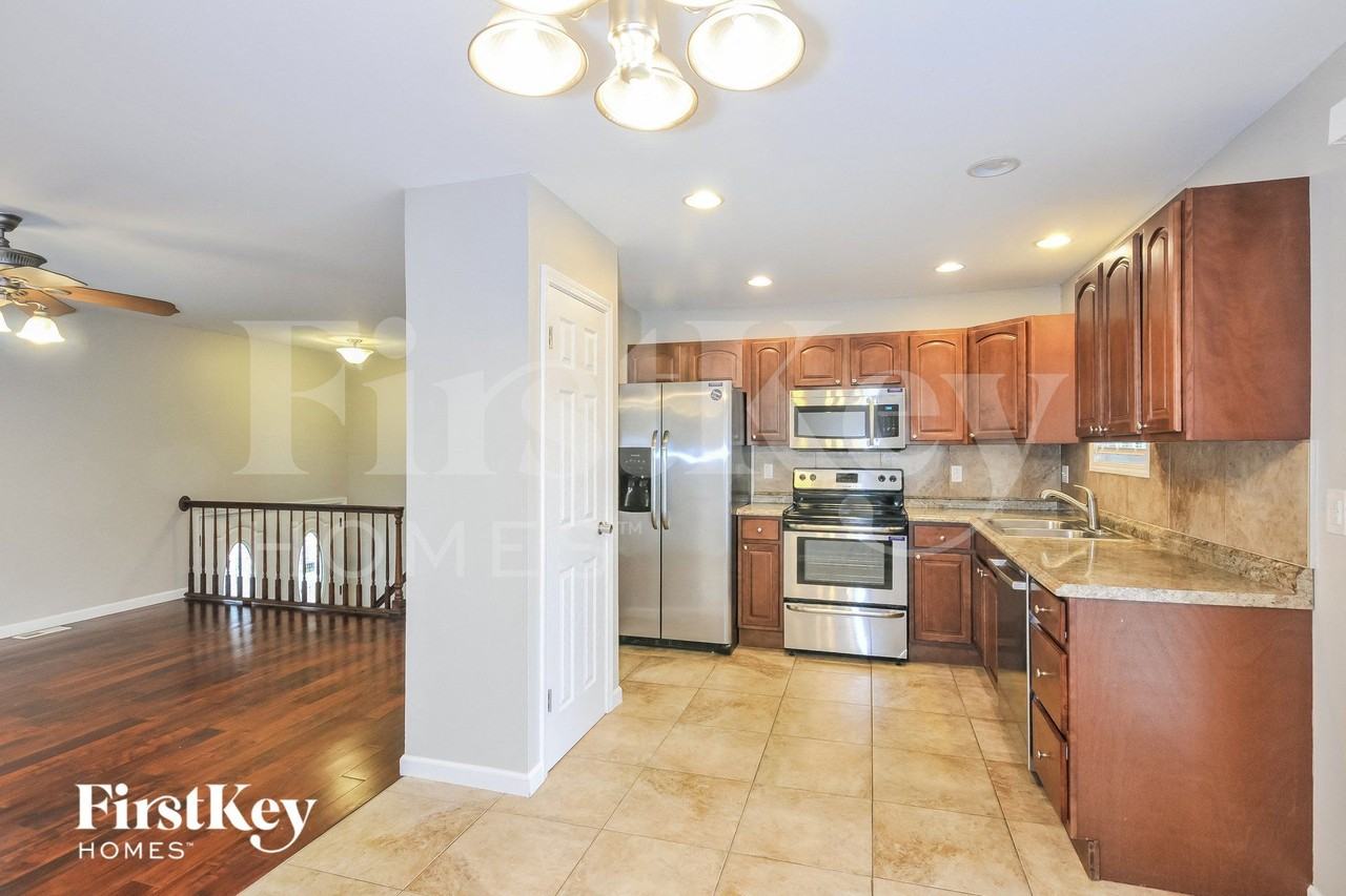 1562 Glenage Dr - Photo 6 of 15