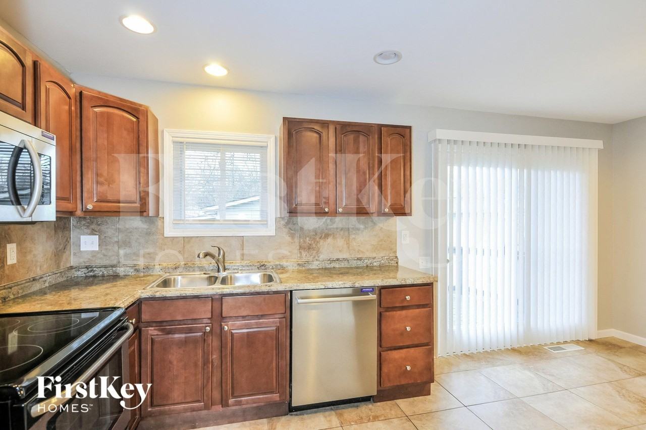 1562 Glenage Dr - Photo 7 of 15
