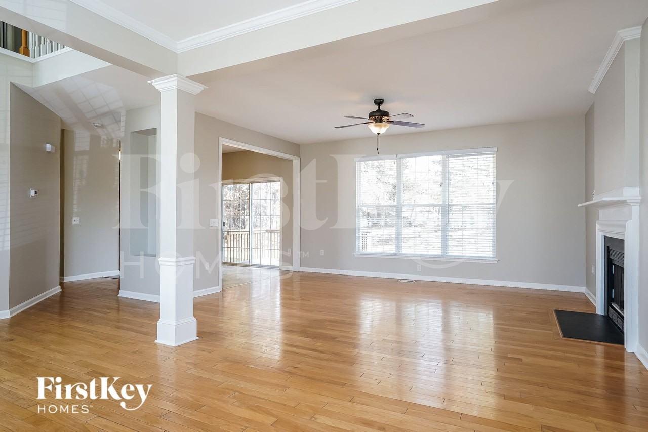 4018 Maid Marion Ct - Photo 4 of 15