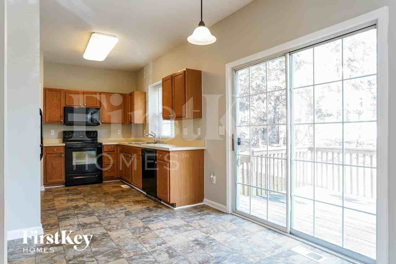4018 Maid Marion Ct - Photo 6 of 15