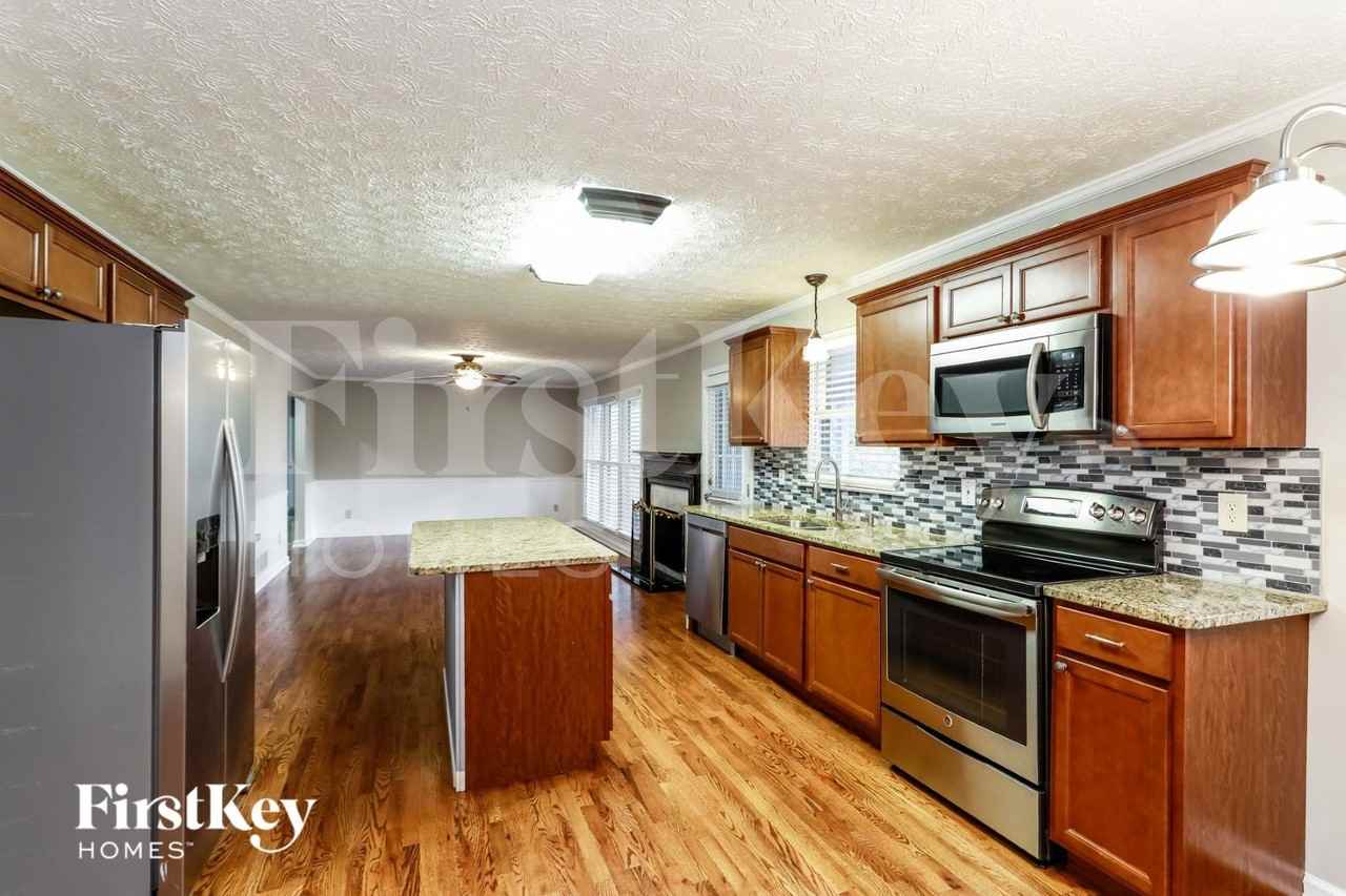 2324 Sussex Ct - Photo 6 of 15