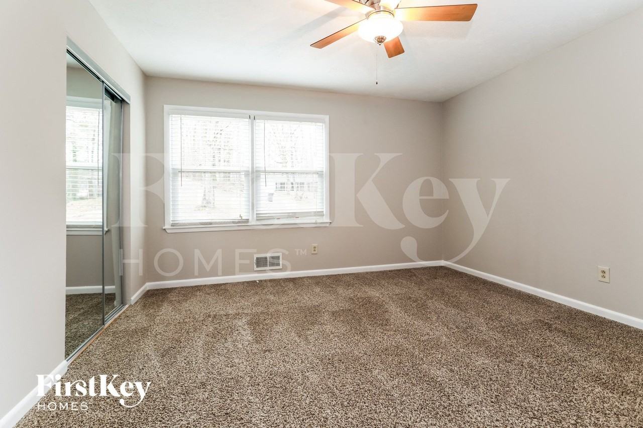 2324 Sussex Ct - Photo 7 of 15