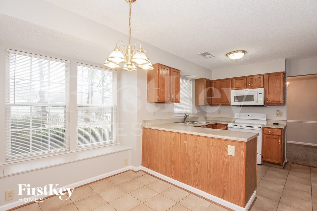 3218 Frostmoor Pl - Photo 4 of 15