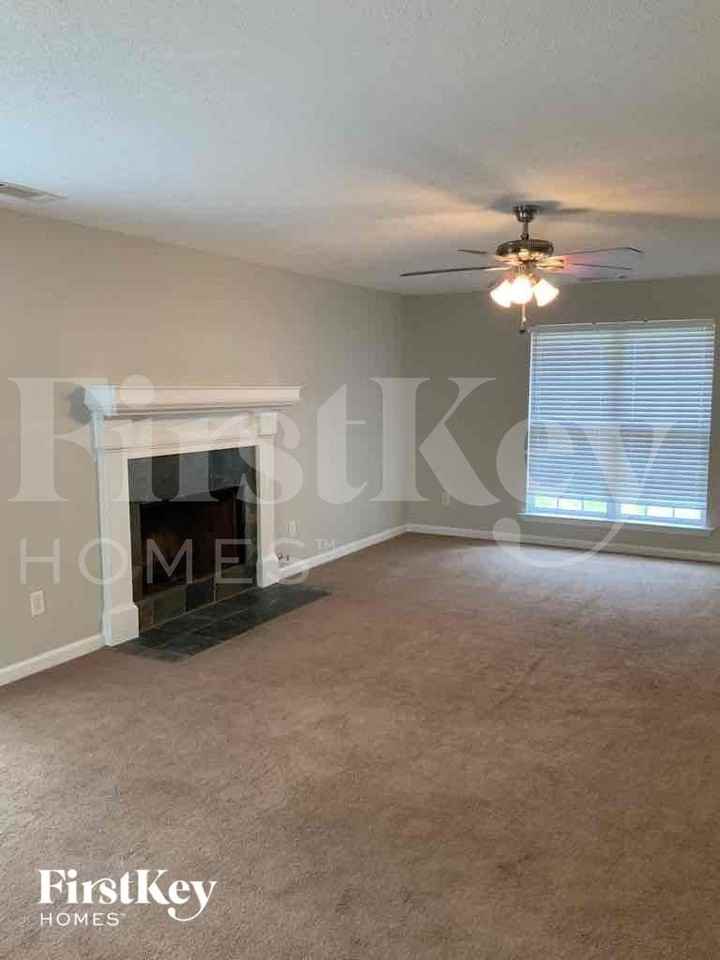 341 Hill Crest Cir - Photo 2 of 13