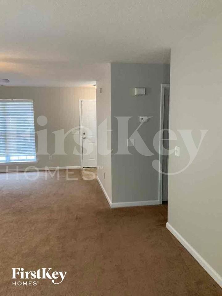 341 Hill Crest Cir - Photo 6 of 13