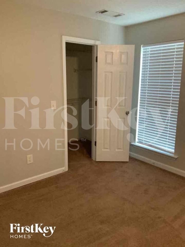341 Hill Crest Cir - Photo 7 of 13