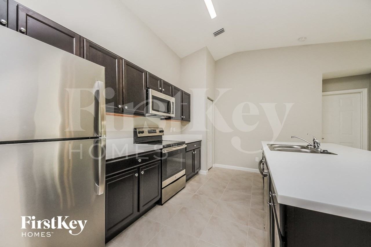 1630 Salazar St Se - Photo 5 of 15