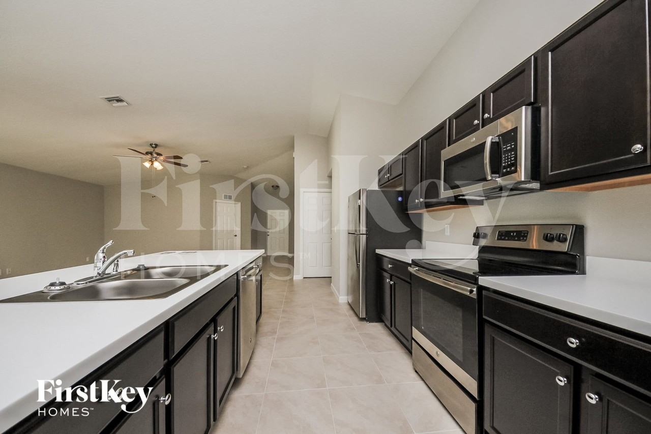 1630 Salazar St Se - Photo 6 of 15