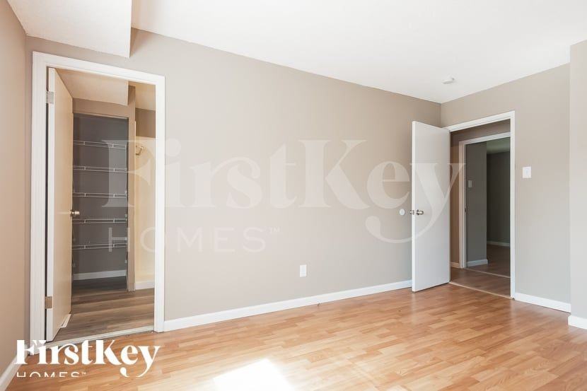 9553 Winkler Dr - Photo 3 of 15