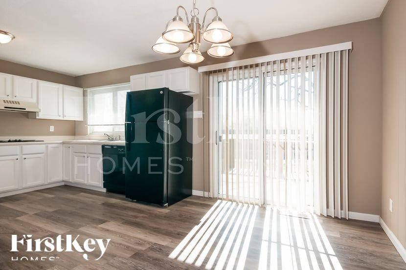 9553 Winkler Dr - Photo 4 of 15