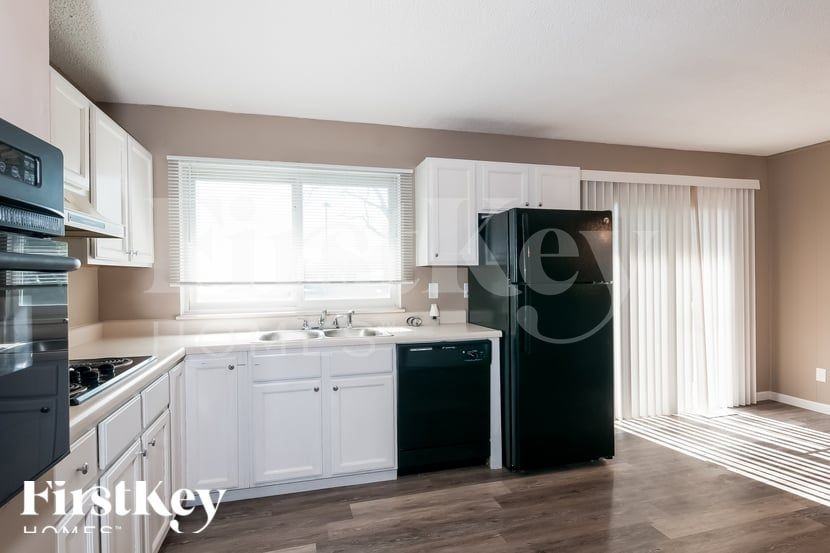 9553 Winkler Dr - Photo 5 of 15