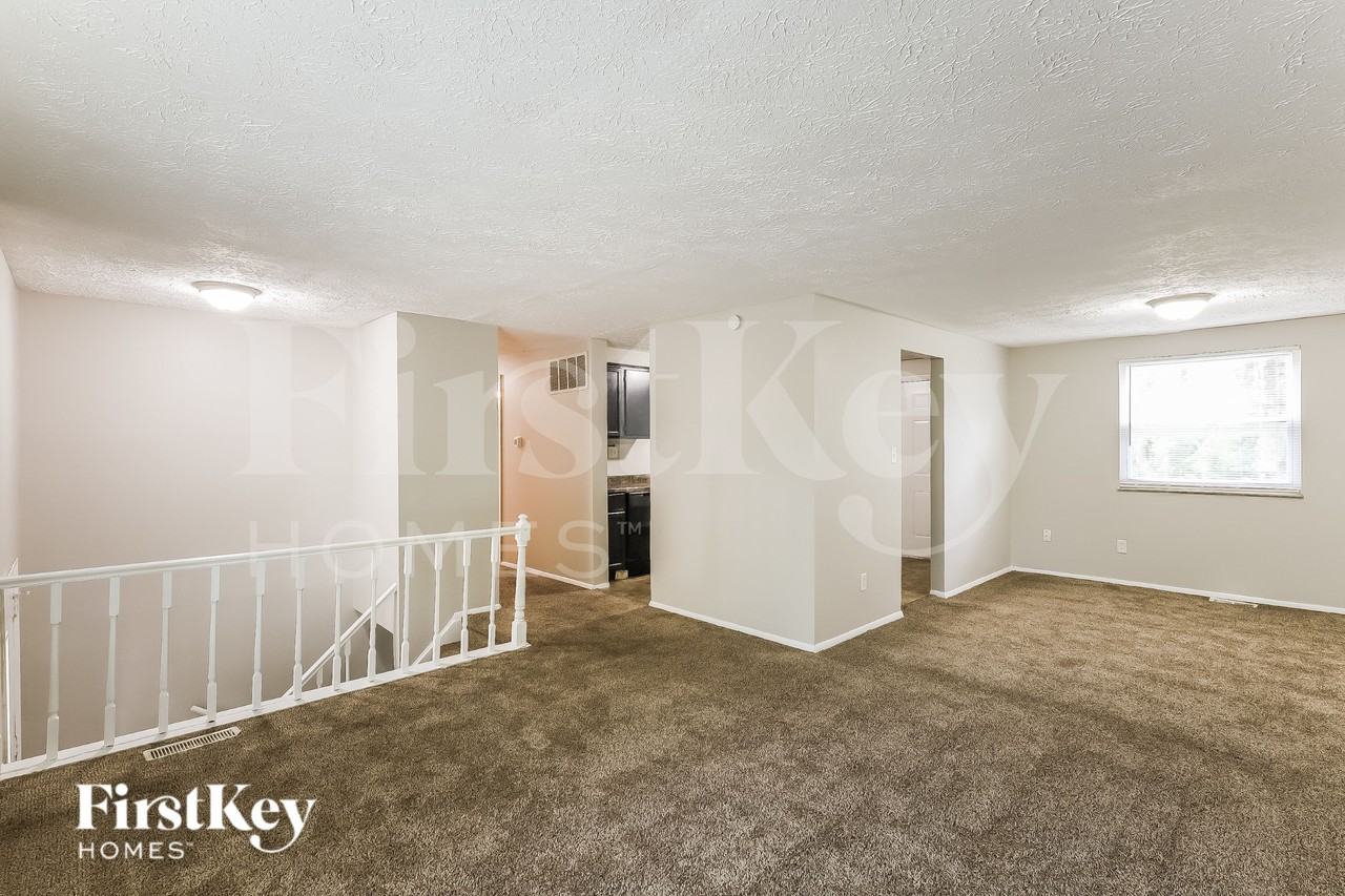 8041 E 34th St - Photo 2 of 16