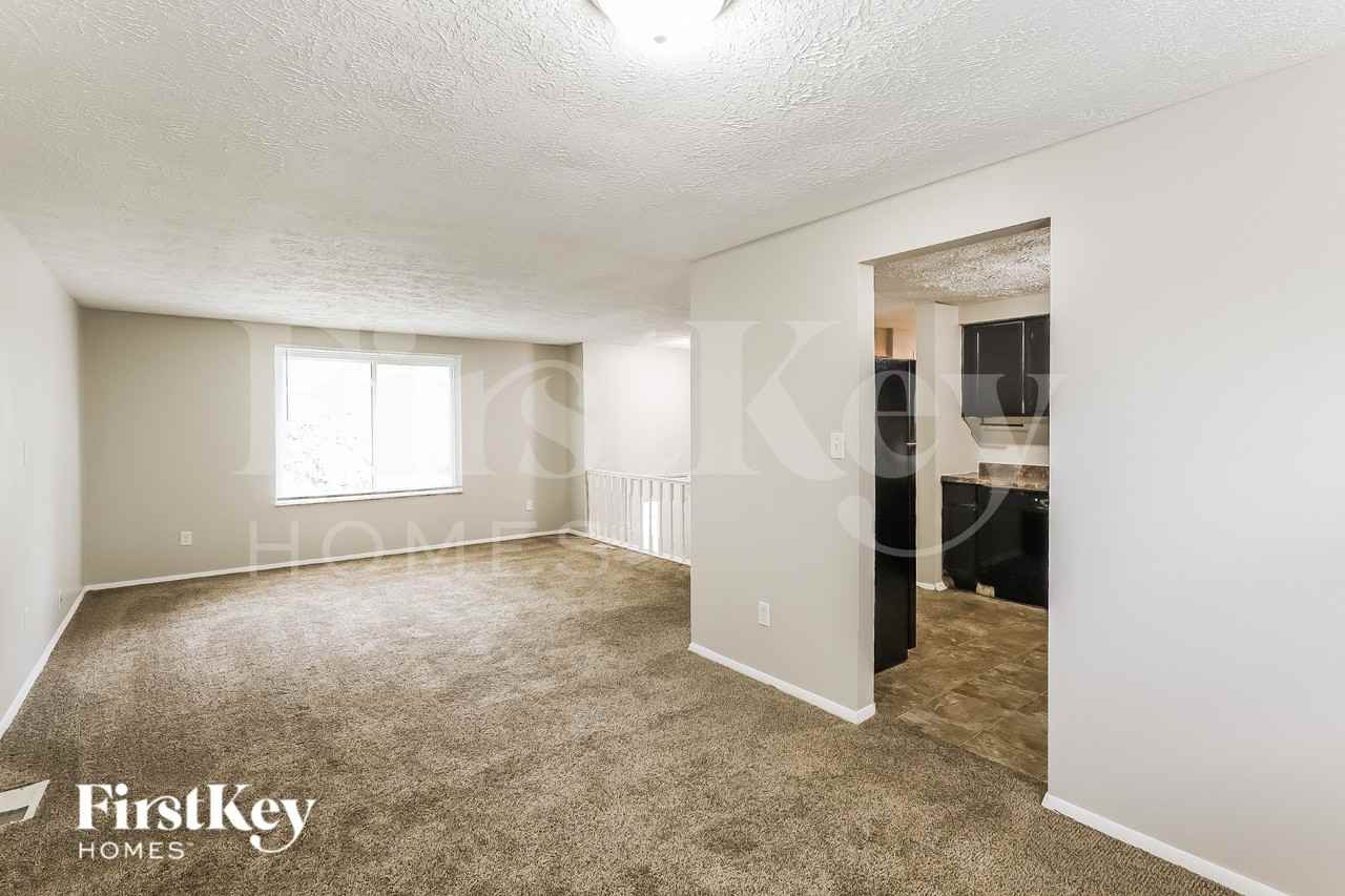 8041 E 34th St - Photo 3 of 16