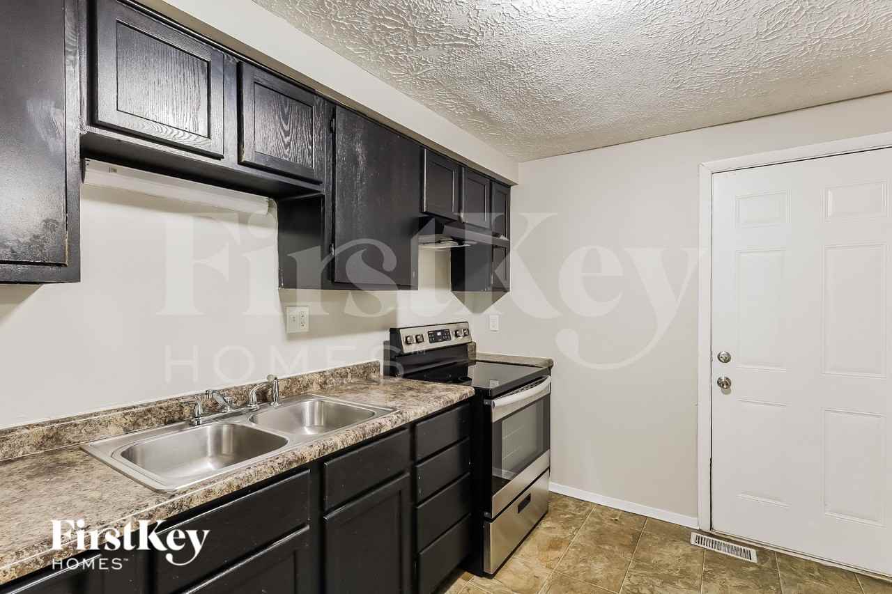 8041 E 34th St - Photo 4 of 16
