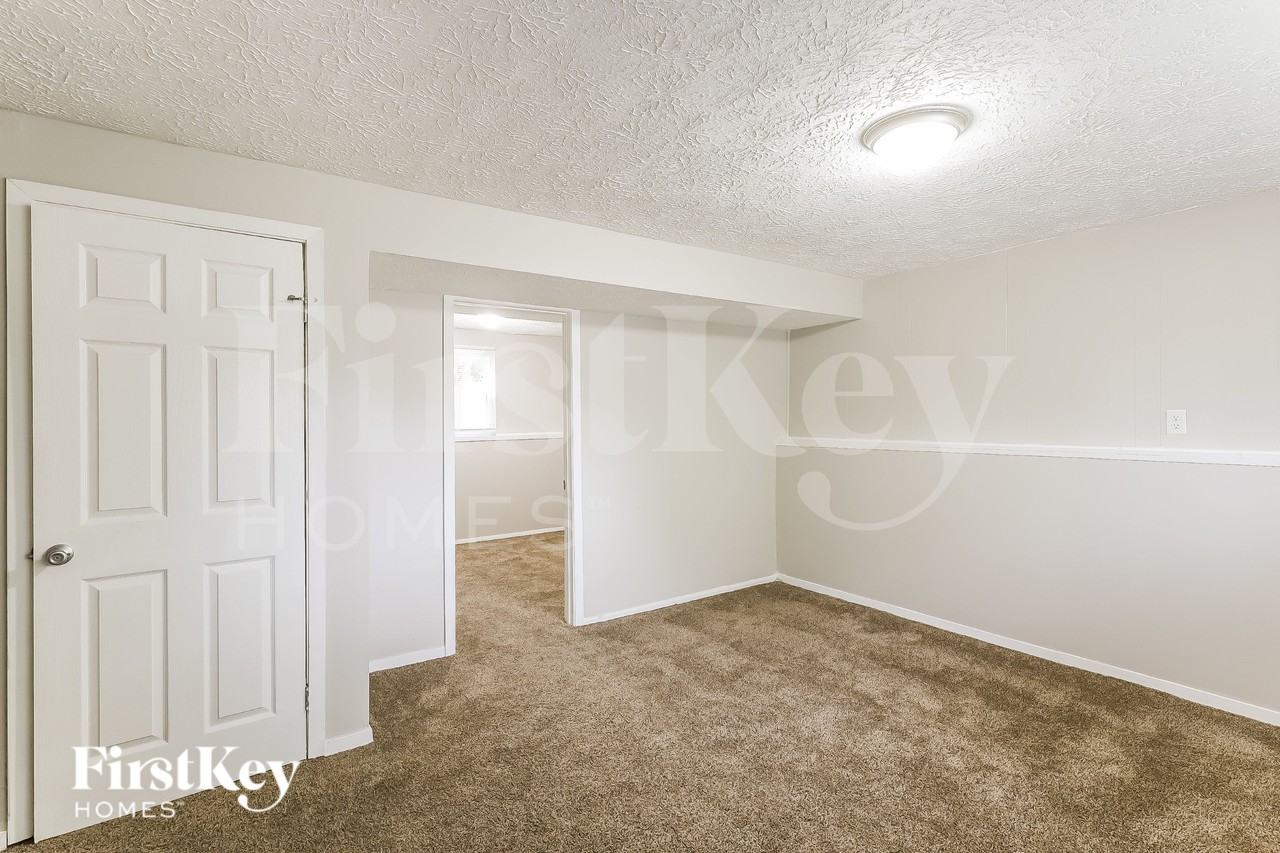 8041 E 34th St - Photo 6 of 16