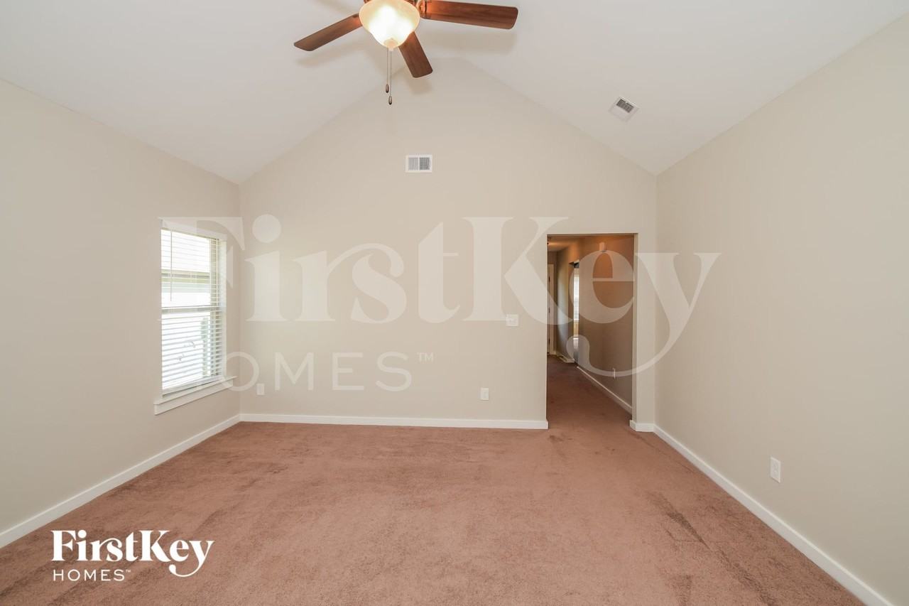 583 Kincaid Cove Ln - Photo 2 of 15