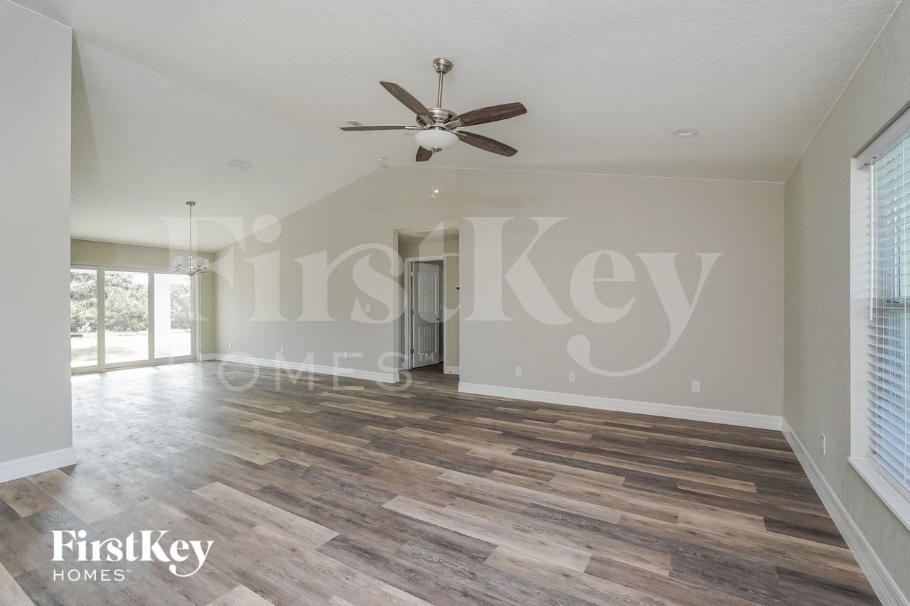 5298 Murphy St - Photo 4 of 15