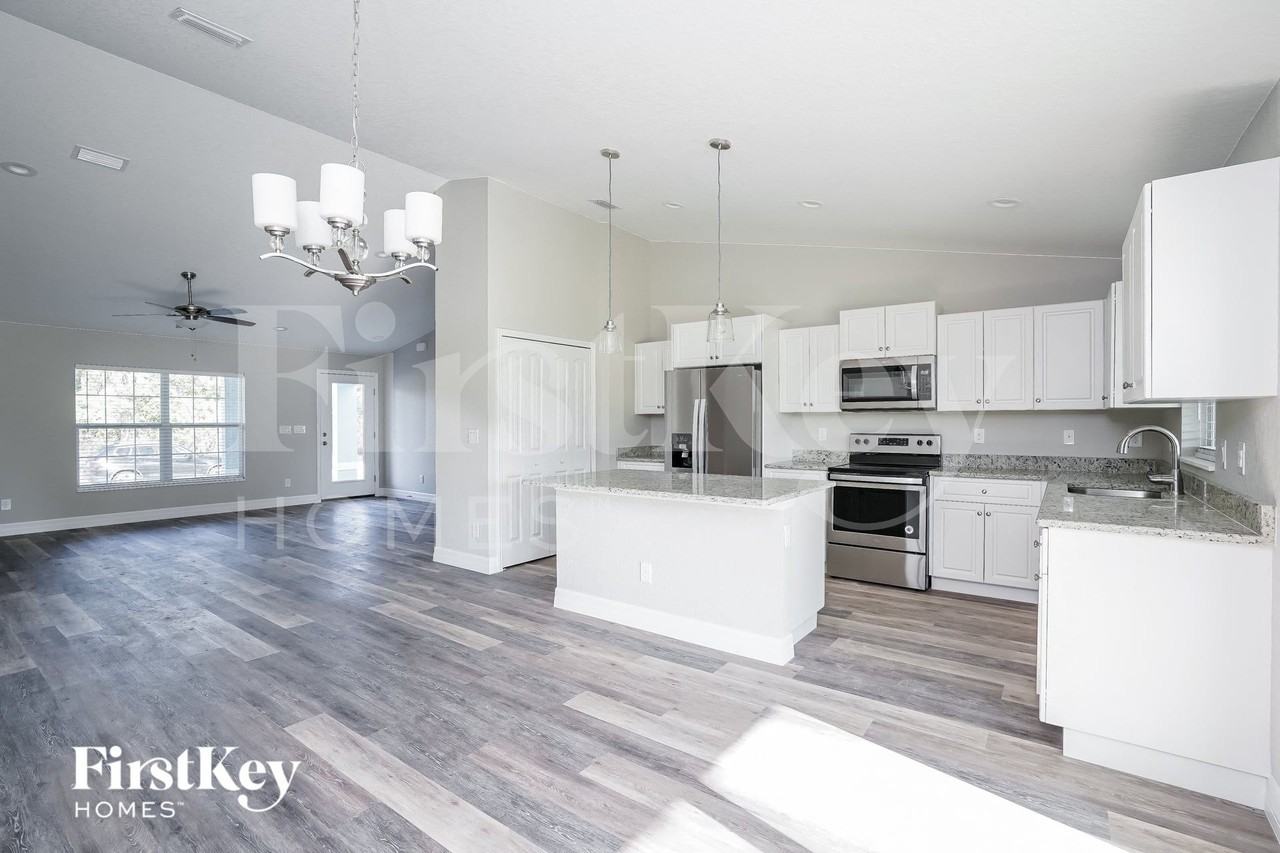 5298 Murphy St - Photo 5 of 15