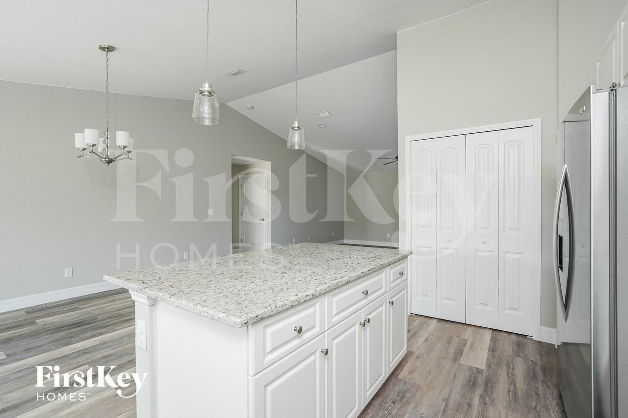 5298 Murphy St - Photo 6 of 15