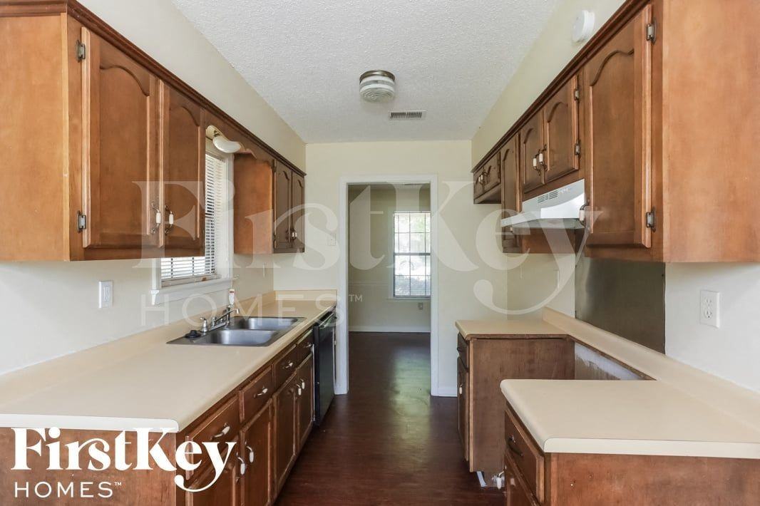 4877 Summitridge Dr - Photo 4 of 15