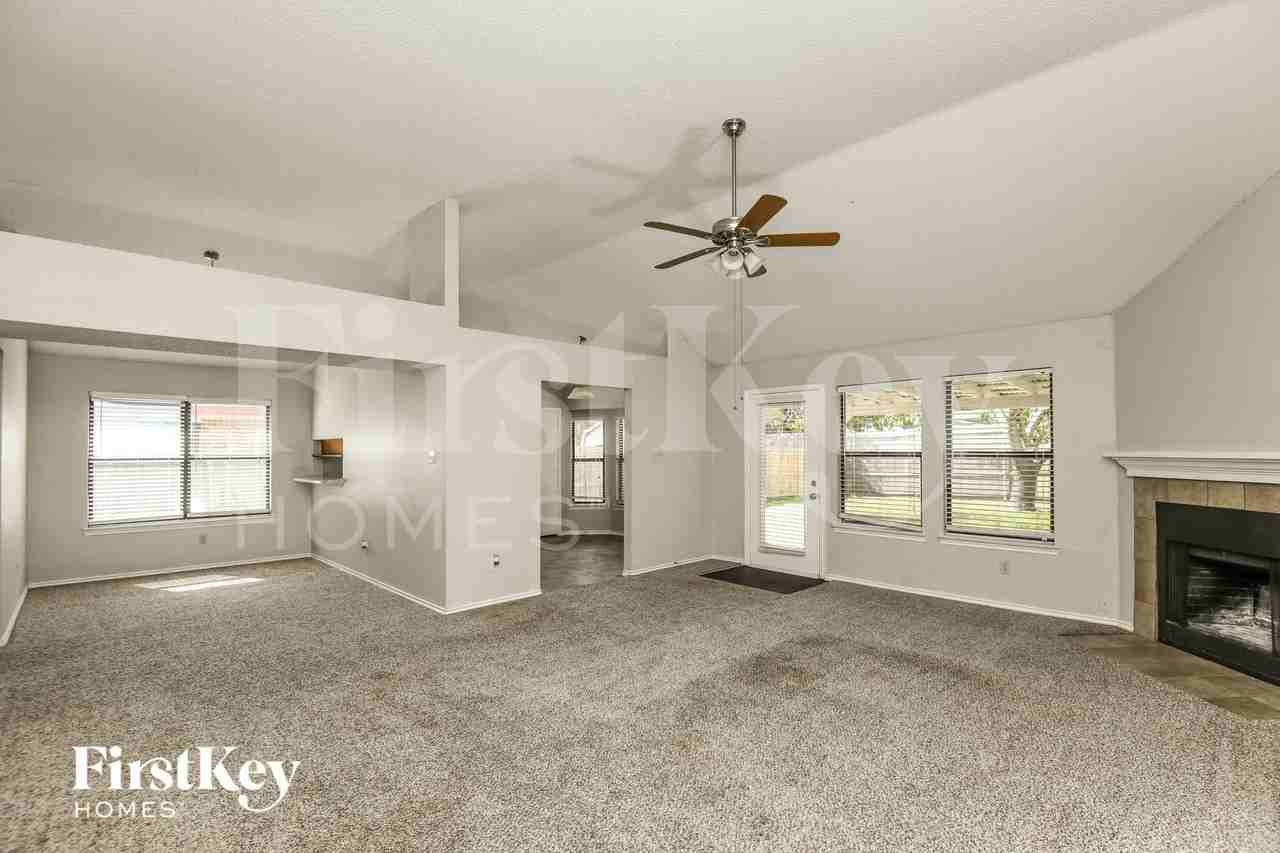 4742 Cornflower Dr - Photo 3 of 15