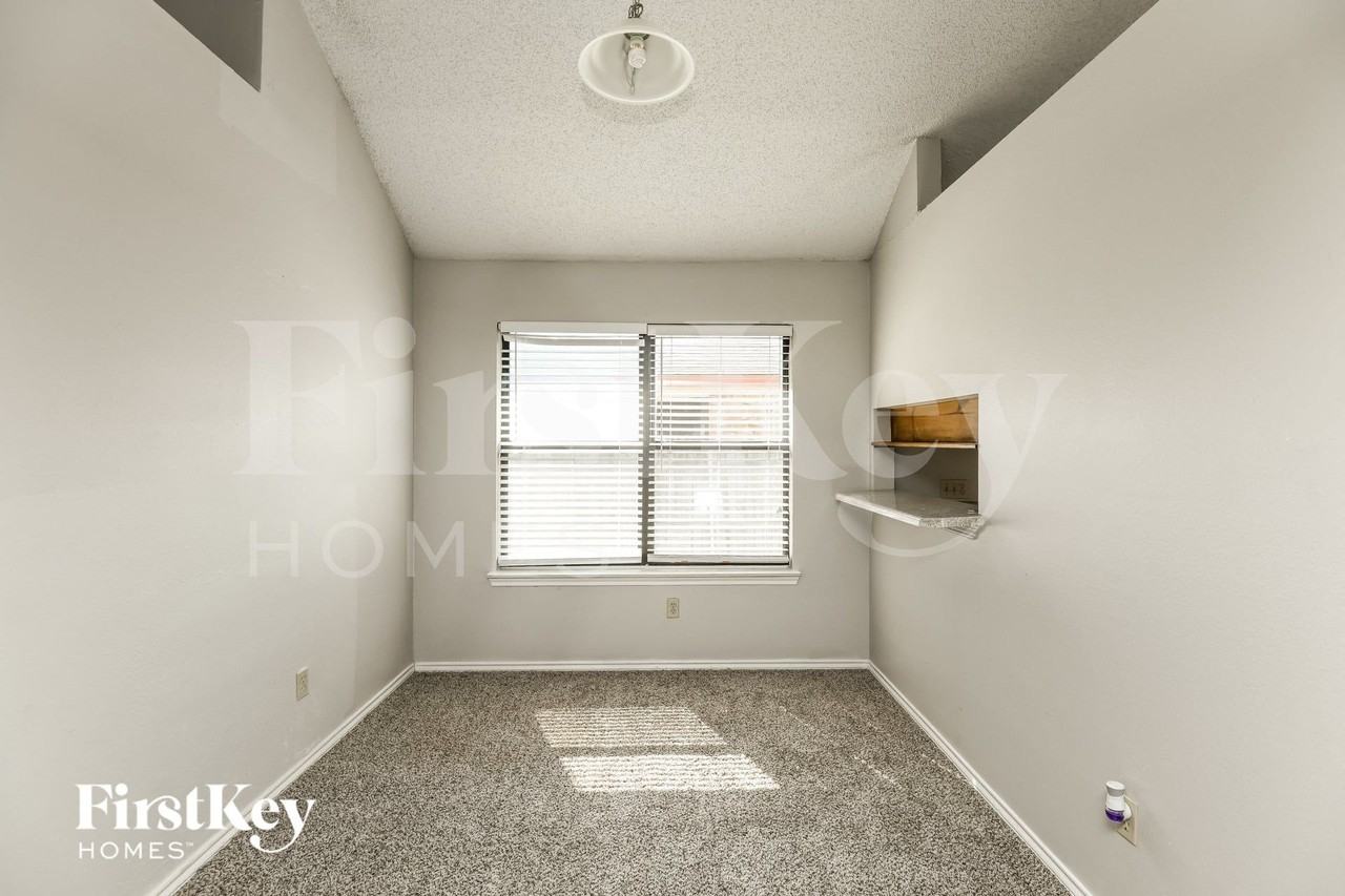 4742 Cornflower Dr - Photo 4 of 15