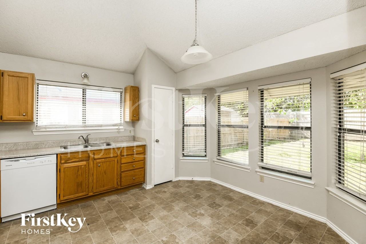 4742 Cornflower Dr - Photo 5 of 15