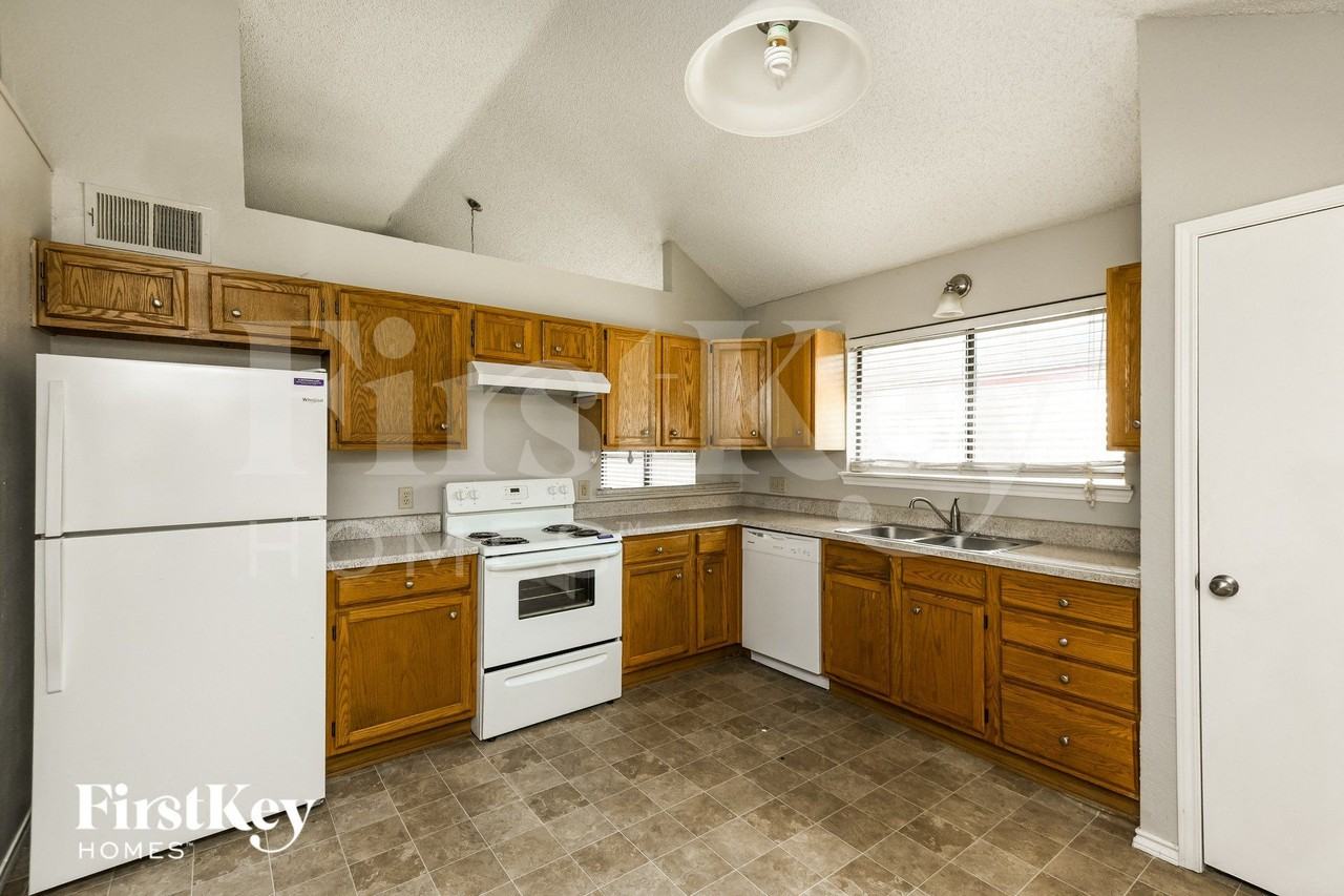 4742 Cornflower Dr - Photo 6 of 15