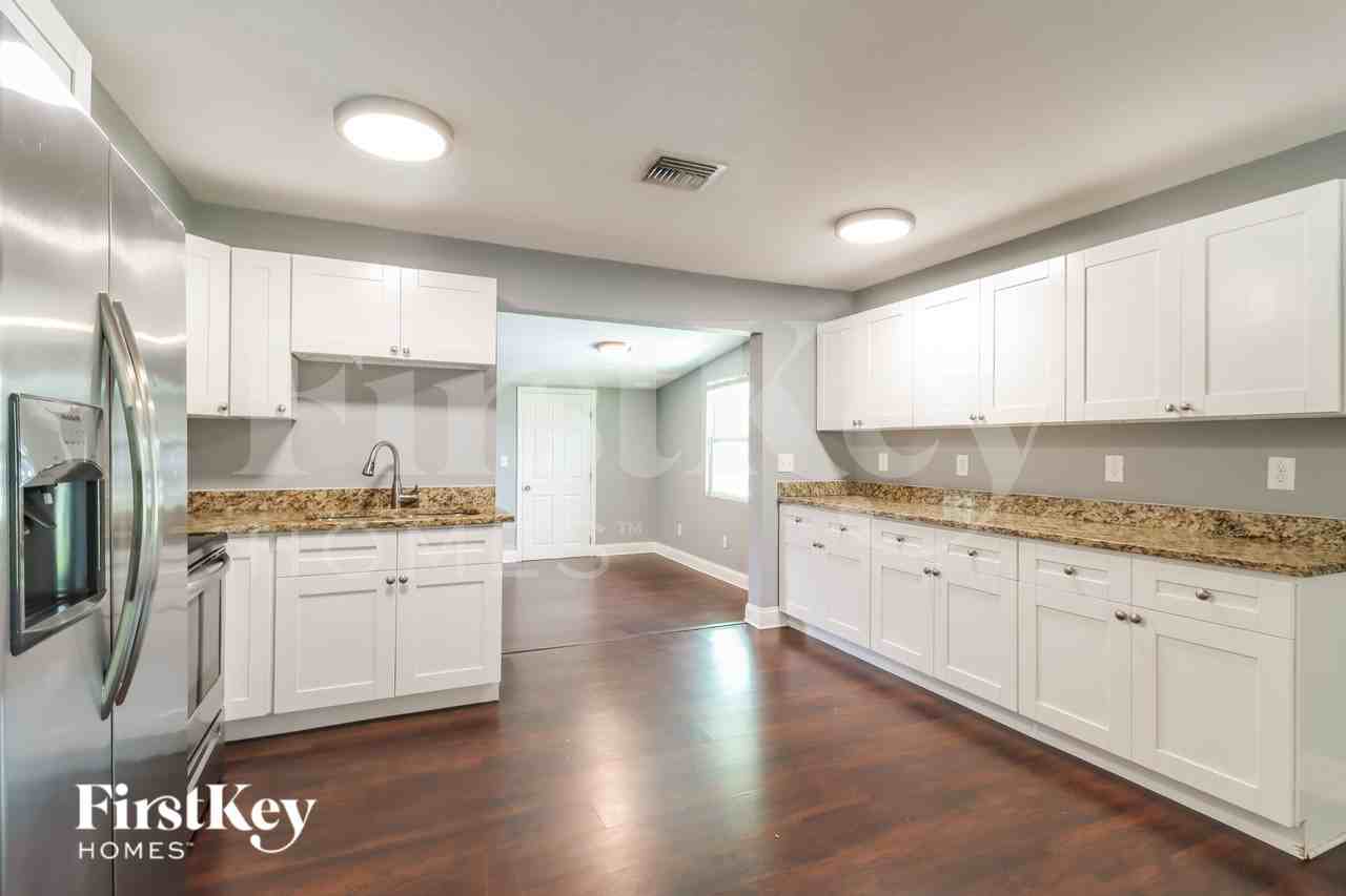 4722 W Wyoming Ave - Photo 7 of 16