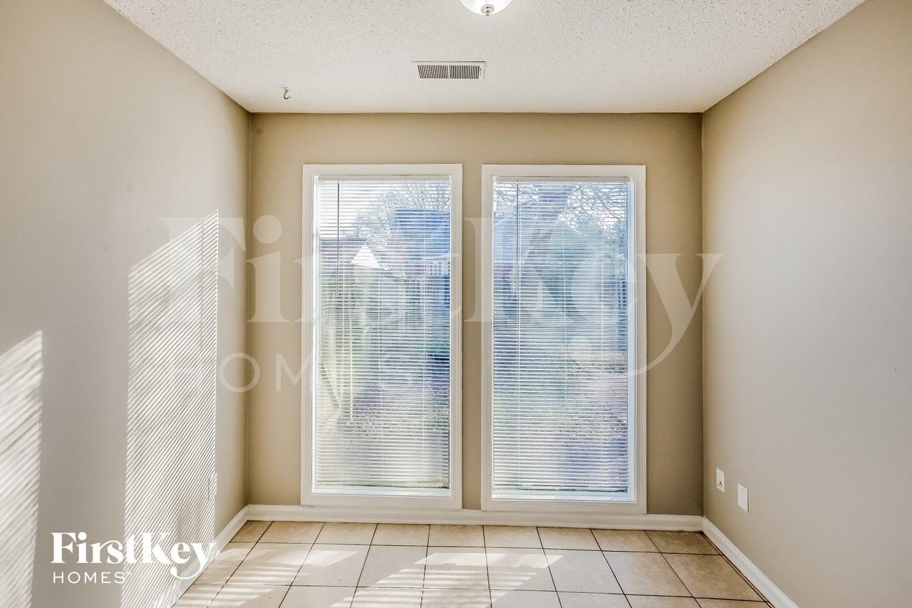 4644 Winter Park Dr - Photo 5 of 15