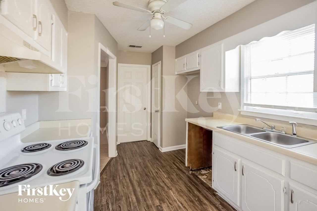4644 Winter Park Dr - Photo 6 of 15
