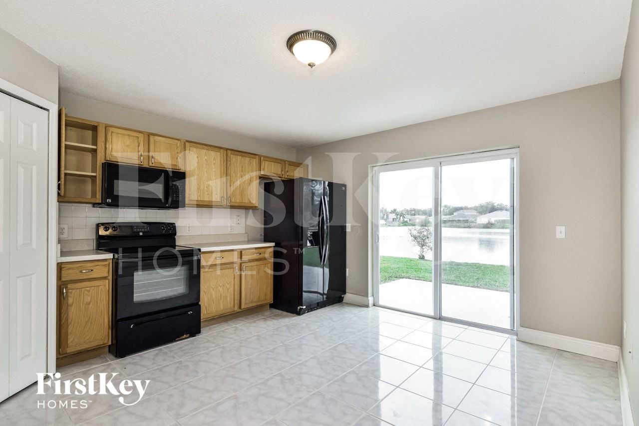 3808 Mckinley Dr - Photo 5 of 15