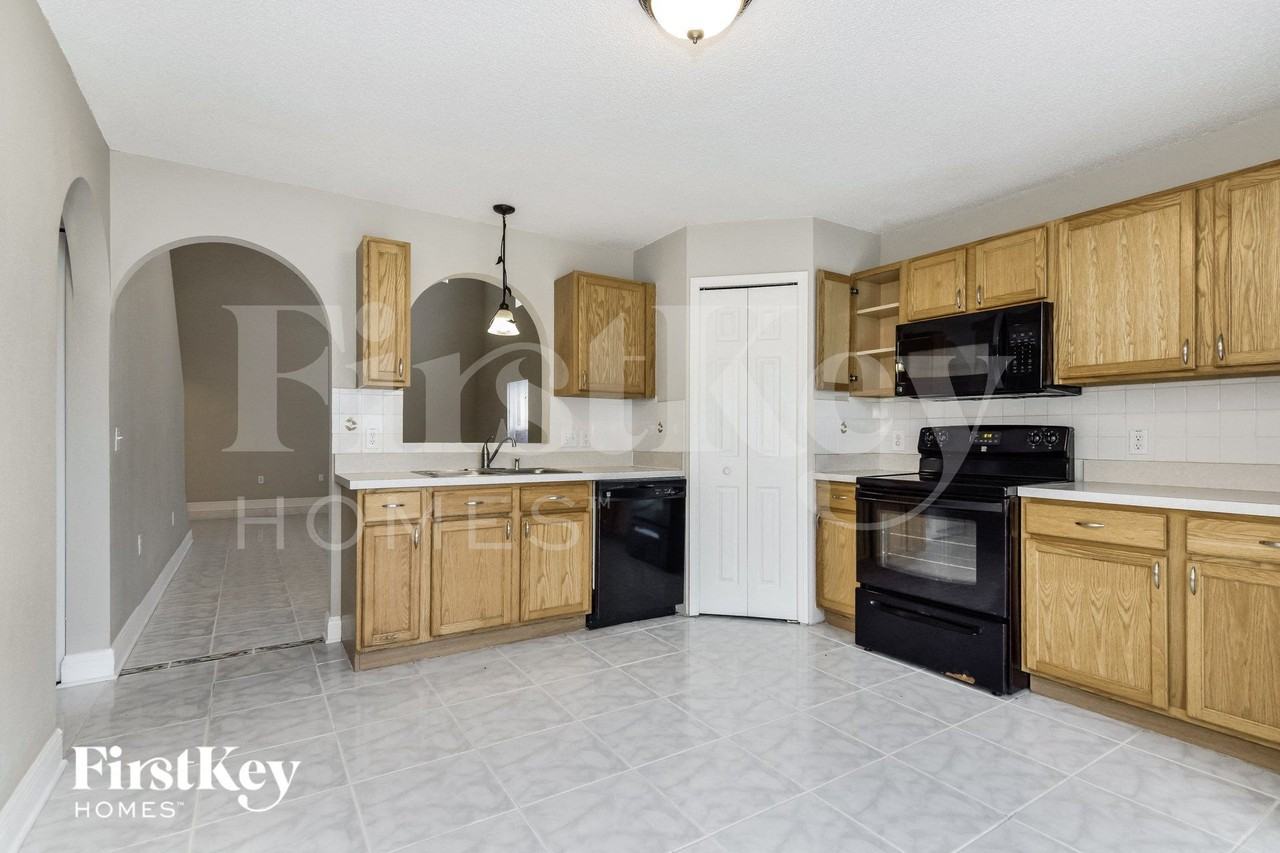 3808 Mckinley Dr - Photo 6 of 15