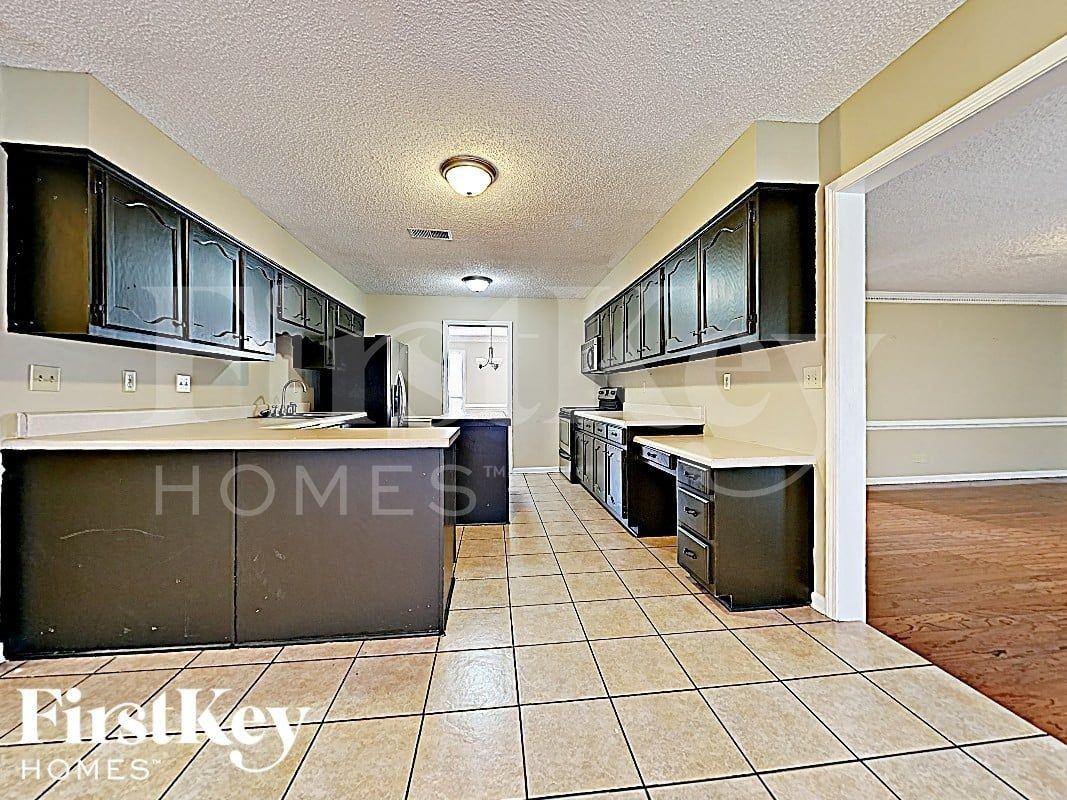 3718 Old Creek Cv - Photo 5 of 17