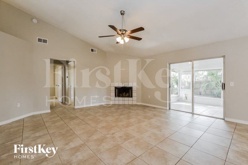 3414 Cove Ct W - Photo 3 of 15