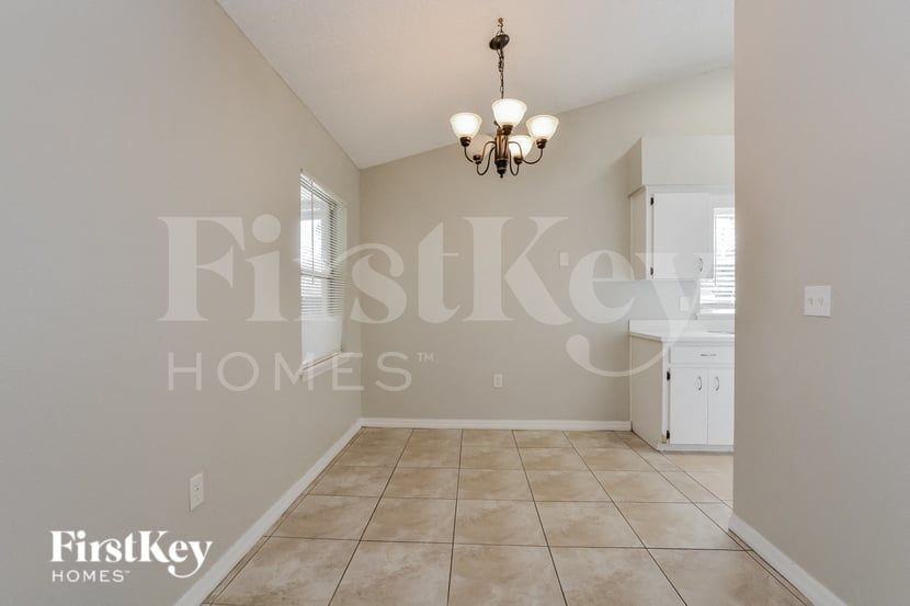 3414 Cove Ct W - Photo 5 of 15