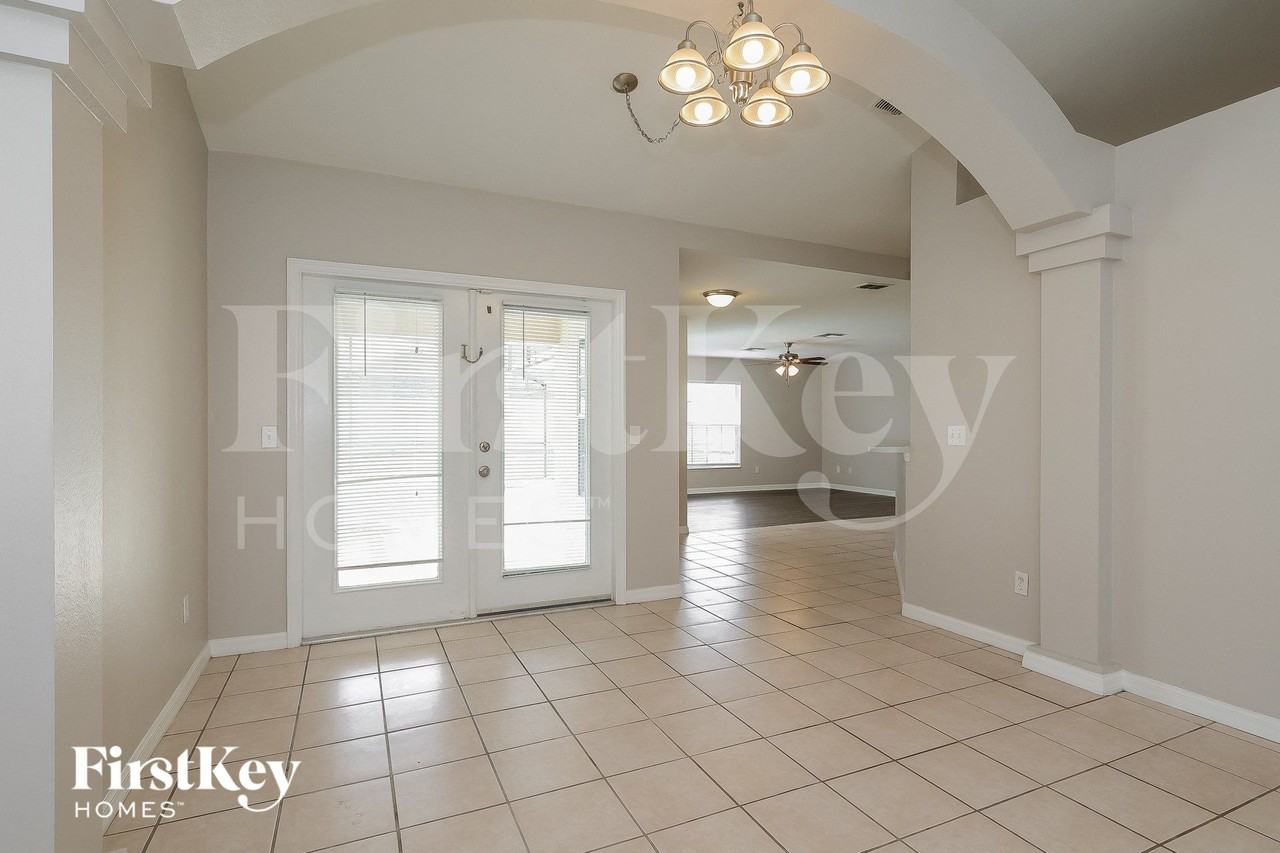 224 Quiet Oak Ct - Photo 4 of 15