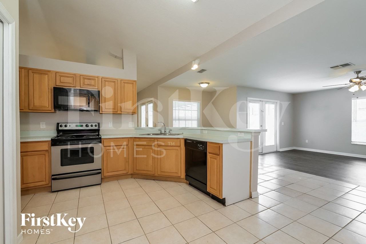 224 Quiet Oak Ct - Photo 5 of 15
