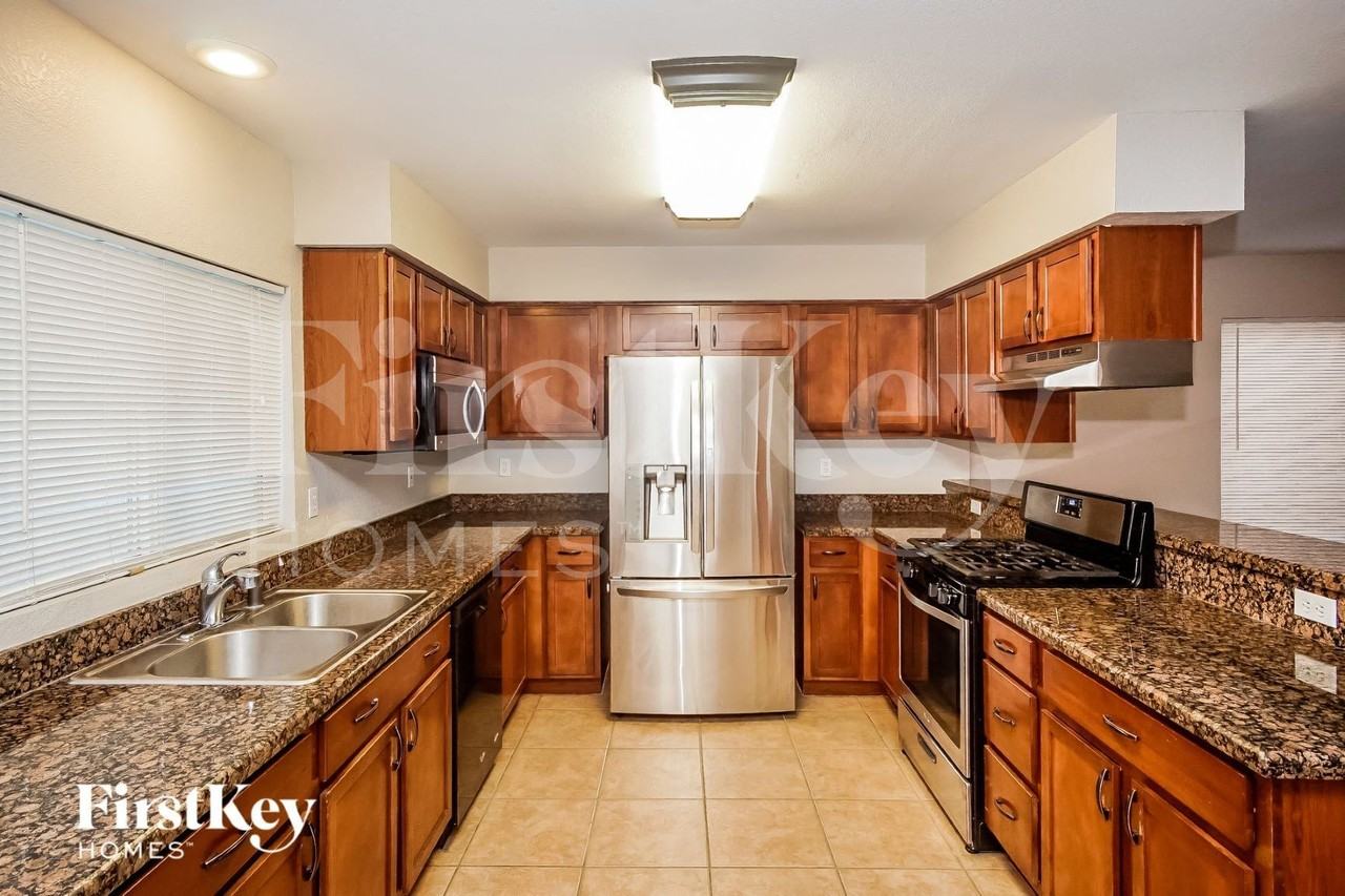 2145 Hookcross Cir - Photo 5 of 15