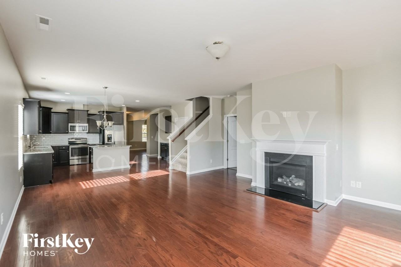 2000 Yellow Daisy Dr - Photo 5 of 16