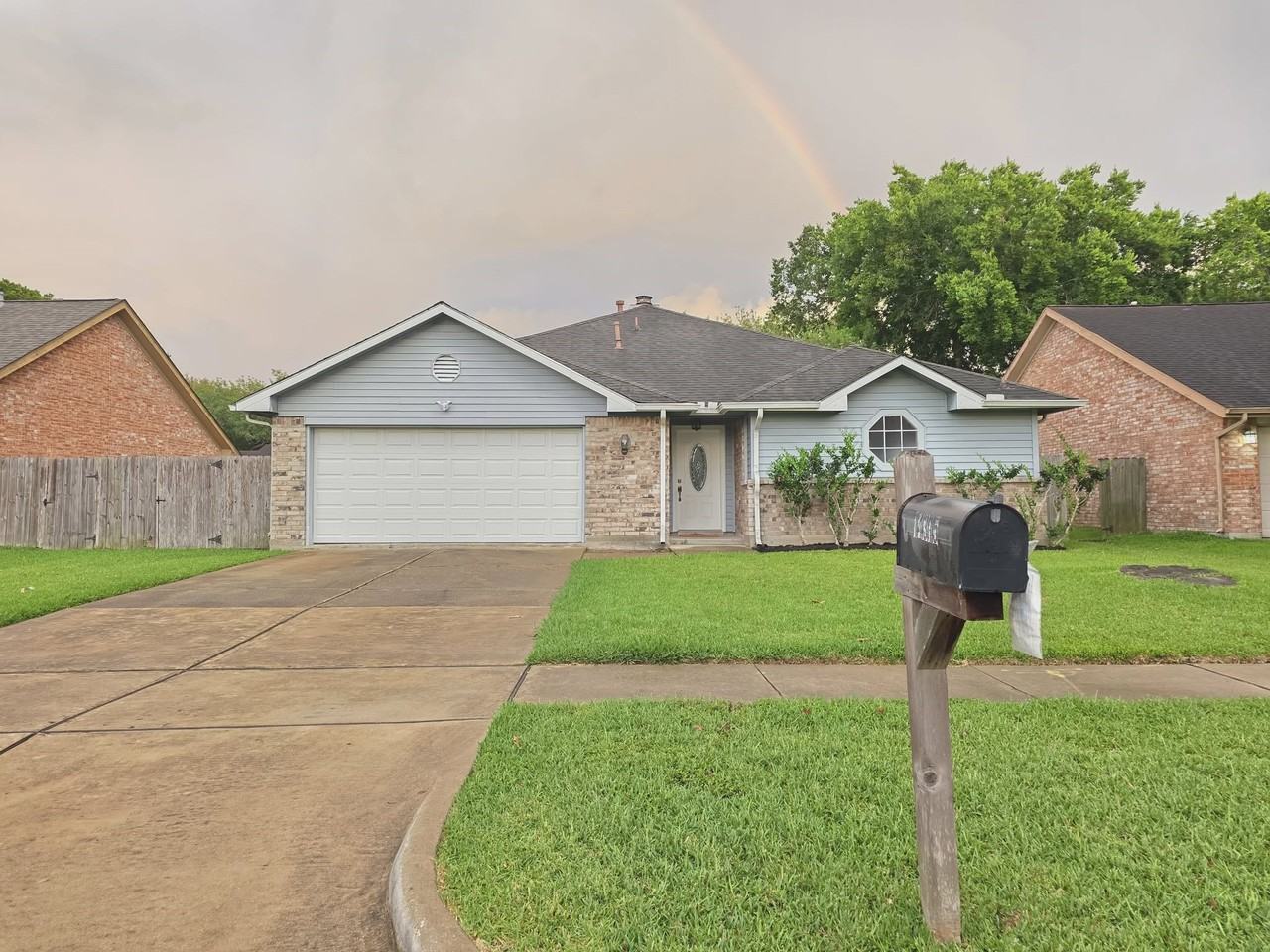 14315 Royal Hill Dr - Photo 3 of 19