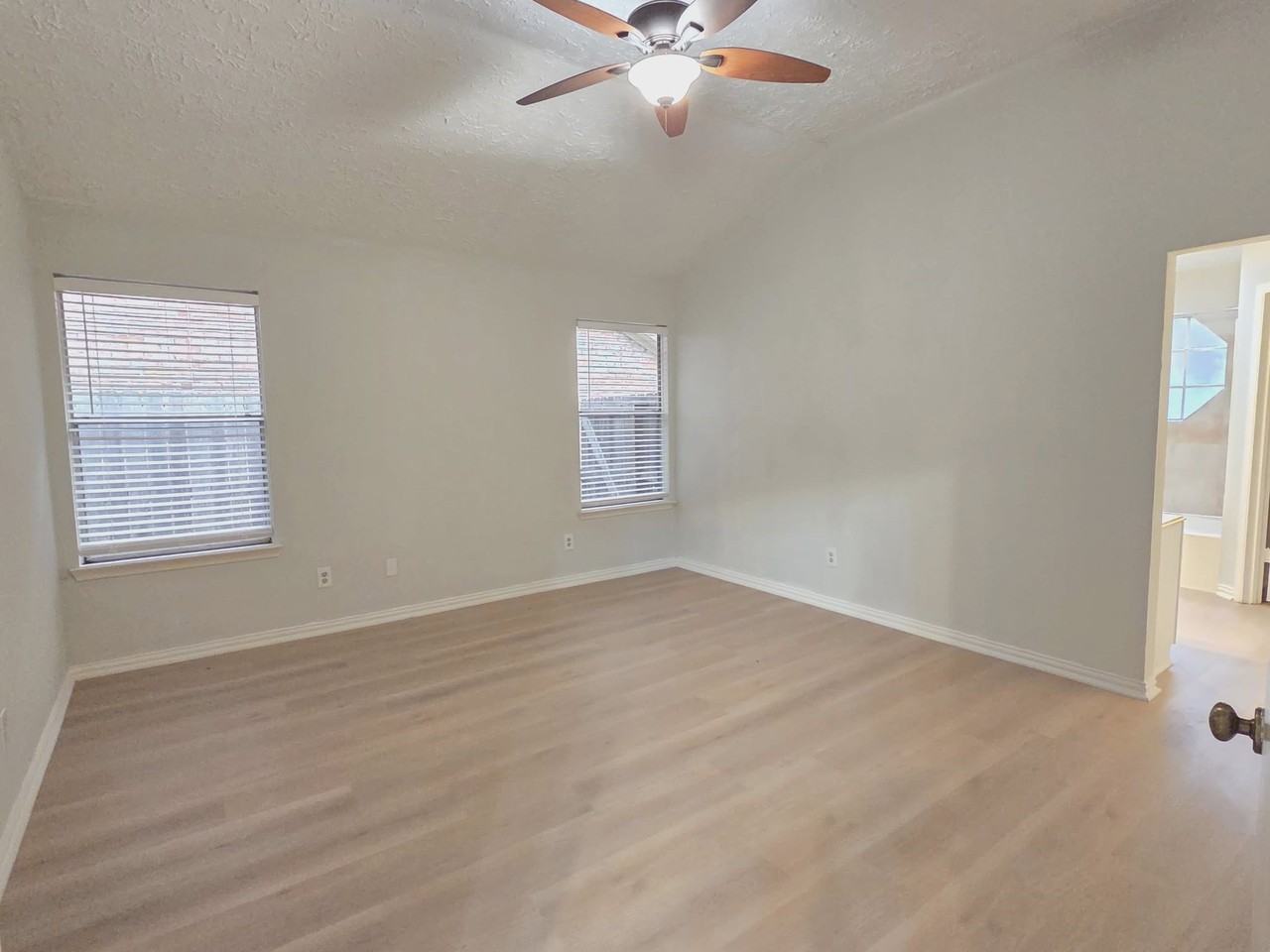 14315 Royal Hill Dr - Photo 5 of 19
