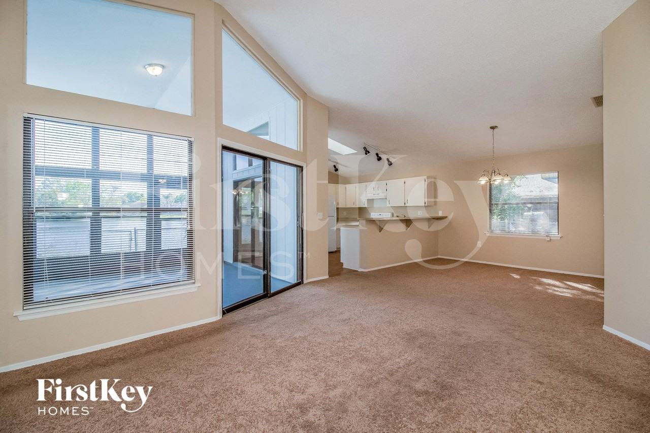 1454 Marigold Dr - Photo 3 of 15