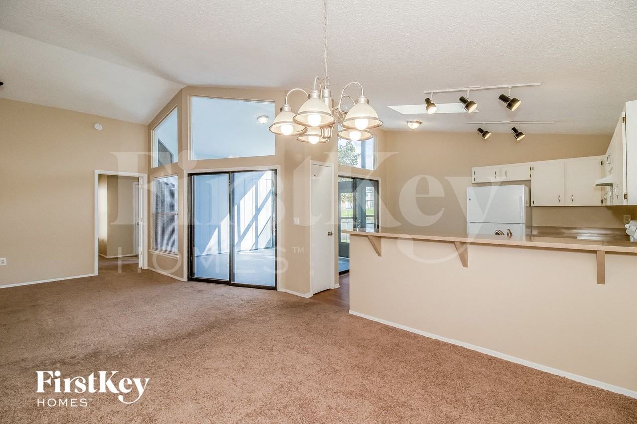 1454 Marigold Dr - Photo 4 of 15